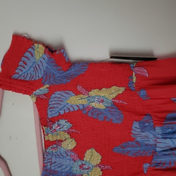 Lulu's red floral maxi dress, smocked bodice and arms, slit, womens size large - Picture 4 of 7